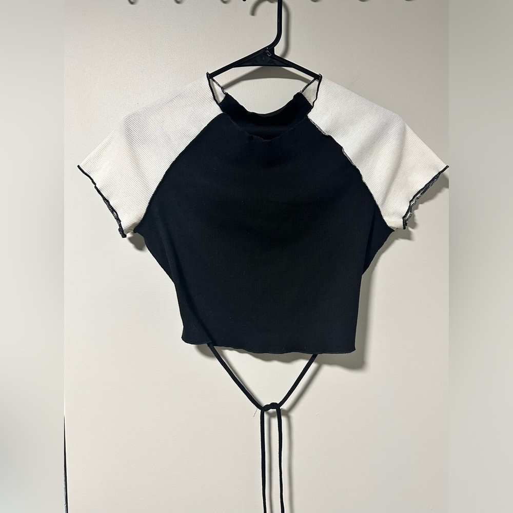 SHEIN Black/White Lettuce Trim Tie Back Raglan Crop Top Size M